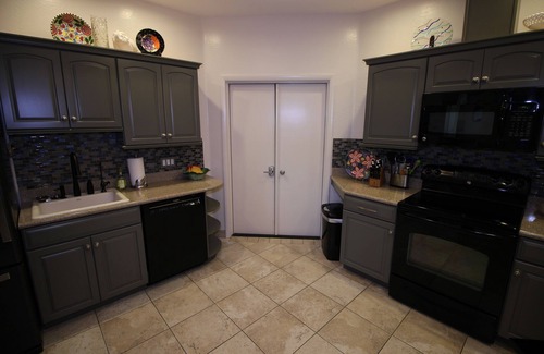 Su Casa Maison | Spacieux, élégant une chambre sur une propriété de type complexe avec garage