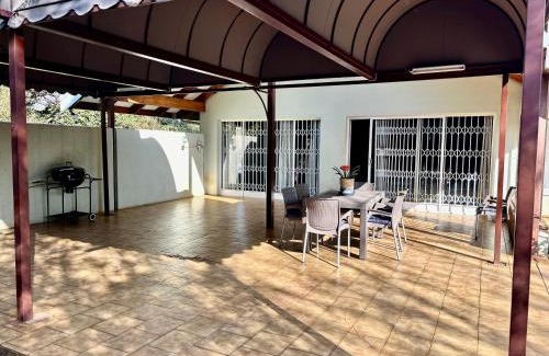 Pretoria Maison | Spacious Entire House in Menlyn, Sleeps 8, Ideal for Groups