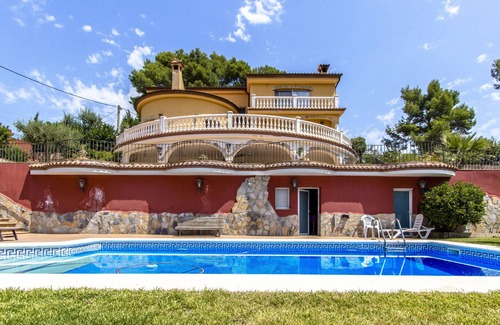 Torrelles de Llobregat Villa | Villa spacieuse et sublime à seulement 15km de Barcelone!