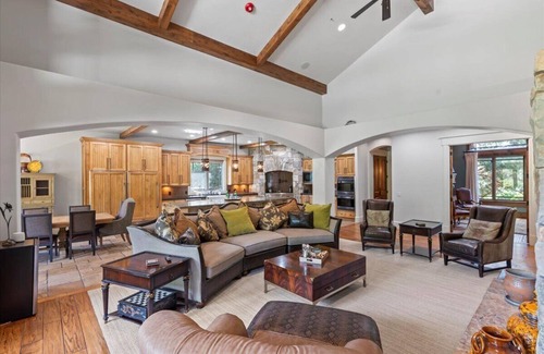 Granite Maison | Spacious estate, 12000 square feet on a full acre in East Sandy