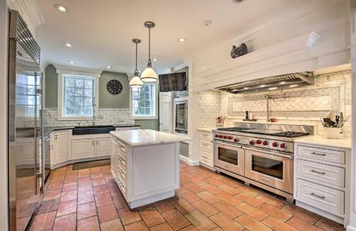 Keene Maison | Spacious Estate with Courtyard 2 Miles to Downtown!