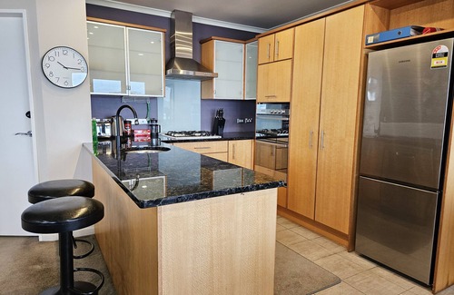 Miramar Appartement | Spacious Executive Modern Home, City Fringe!