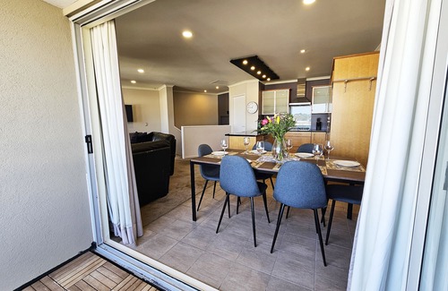Miramar Appartement | Spacious Executive Modern Home, City Fringe!