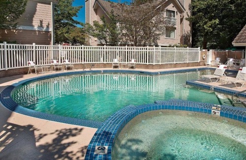 Lake Forest Maison | Spacious extended-stay hotel near Portland - Lake Oswego