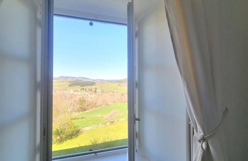 Saint-Jean-la-Vetre Cottage | Gîte familial spacieux, 14 pers, charme et confort