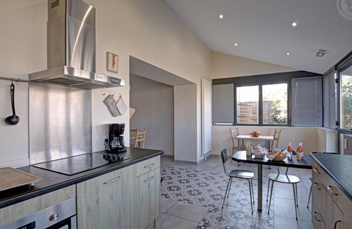 Chazelles-sur-Lyon Cottage | Gîte Familial 200m² avec Jardin, Terrasse, Jeux, et Confort Moderne à Chazelles-sur-Lyon