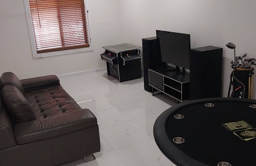 Battery Hill Maison | Spacious Family and Pet Friendly Home
