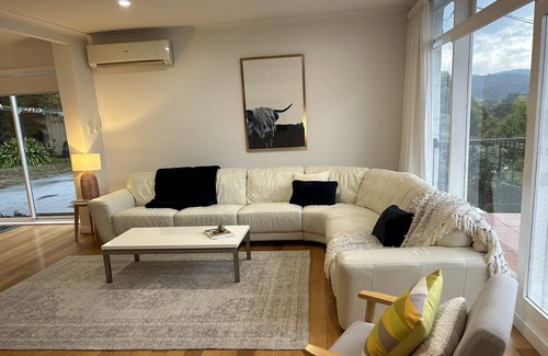 Kingston Maison | Spacious Family Home Minutes From Beach & Shopping