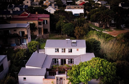 Pringle Bay Maison | Spacious Family Beach House in Pringle Bay with huge garden next to a stream