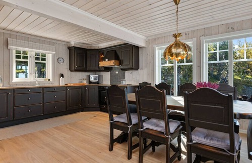 Nord-Aurdal Cabine | Spacious Family Cabin with Jacuzzi
