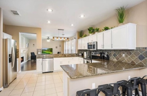 Woodridge Maison | Spacious Family Friendly Home w/Game Room, 1/2 basketball court, and XL yard