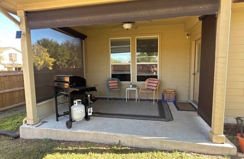 San Antonio Maison | Spacious, family friendly northwest side home near Sea world.