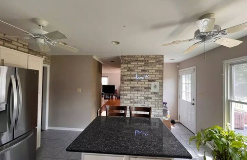 Hillcrest Maison | Spacious Family-Friendly Home in Historic DC