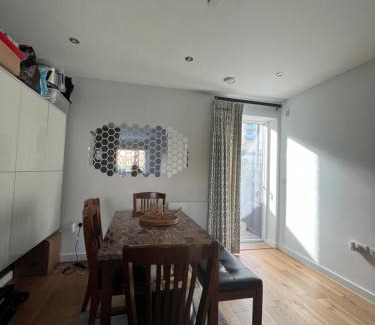 Stratford Maison | Spacious & Family Friendly 3BD House - Stratford