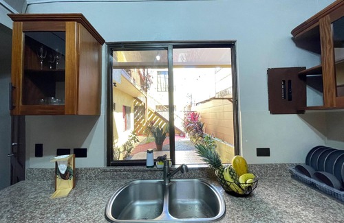 El Cerro Maison | Spacious Family Friendly Vacation House with a Garden. Close to the Beach!