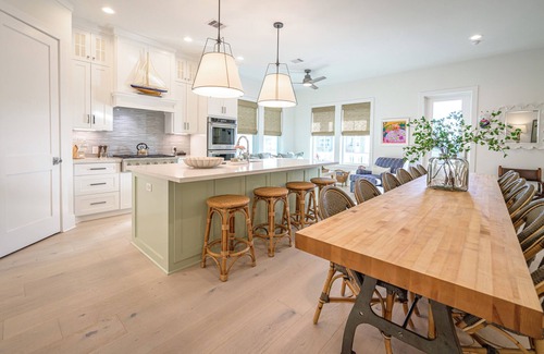 Beachside Village Maison | Spacious Family Getaway / Steps to Beach / Sleeps 14 / Elevator + Full Amenities