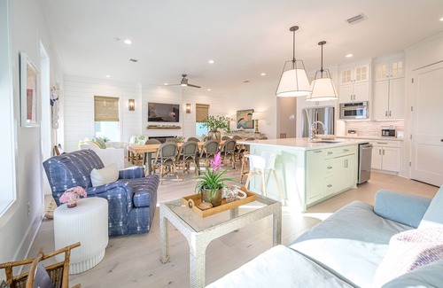 Beachside Village Maison | Spacious Family Getaway / Steps to Beach / Sleeps 14 / Elevator + Full Amenities