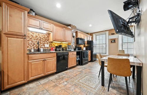 Old City Maison | Spacious Family Home in Philadelphia