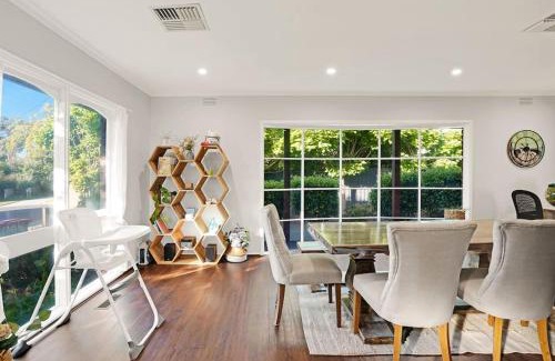 Wheelers Hill Maison | Spacious Family Home in the heart of Wheelers Hill