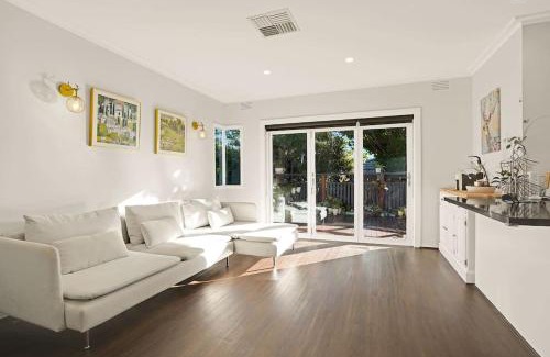 Wheelers Hill Maison | Spacious Family Home in the heart of Wheelers Hill