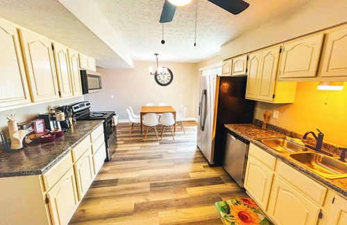 Irwin Maison | Spacious Family Home - 20 Min To Downtown Columbus. 2 Car Garage & Yard!