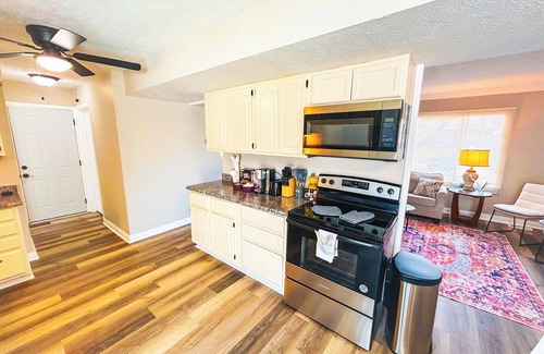 Irwin Maison | Spacious Family Home - 20 Min To Downtown Columbus. 2 Car Garage & Yard!