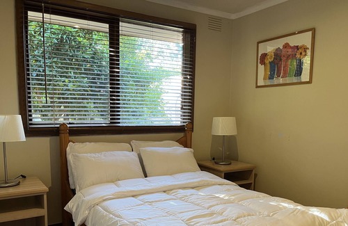 Ferntree Gully Maison | Spacious Family home for 12 guests in prime location Melbourne eastern suburbs