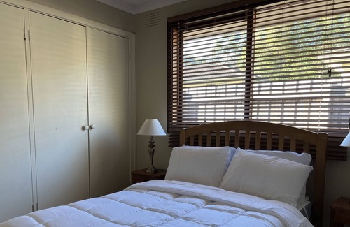 Ferntree Gully Maison | Spacious Family home for 12 guests in prime location Melbourne eastern suburbs