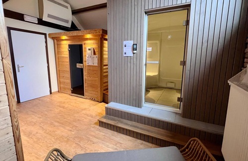 Somme-Leuze Maison | Spacious family home in an old school building