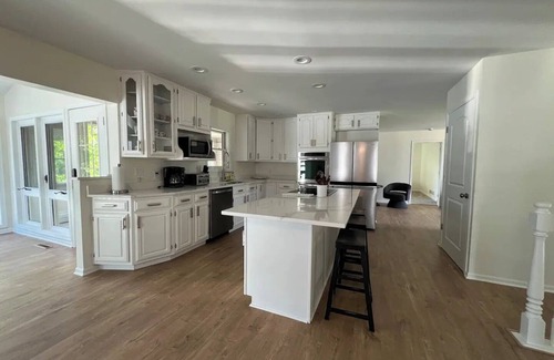Manteno Maison | Spacious family home on Walden Lake with in-law suite. Pet-friendly!