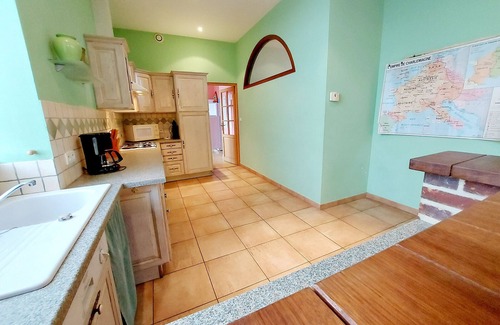 Carelles Cottage | Maison spacieuse avec piscine intérieure chauffée, billard, et terrasses, idéal famille/amis