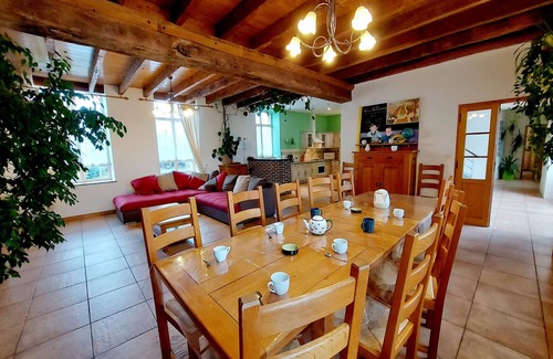 Carelles Cottage | Maison spacieuse avec piscine intérieure chauffée, billard, et terrasses, idéal famille/amis