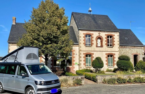 Carelles Cottage | Maison spacieuse avec piscine intérieure chauffée, billard, et terrasses, idéal famille/amis