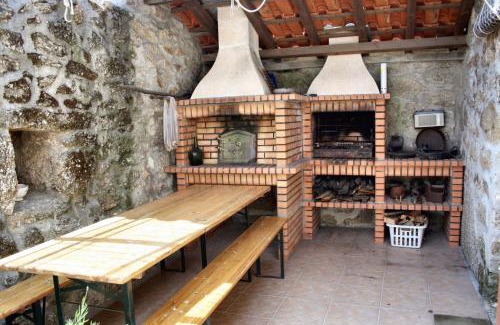 Viseu Maison | Spacious Family House in Nogueira with Garden