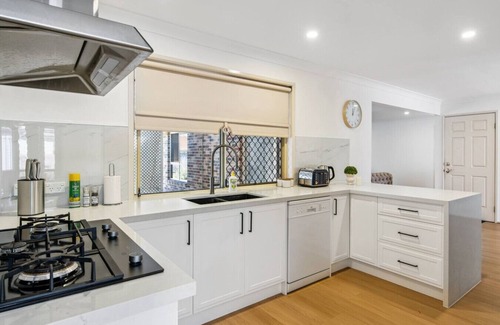 Parkinson Maison | Spacious Family Retreat in Peaceful Parkinson