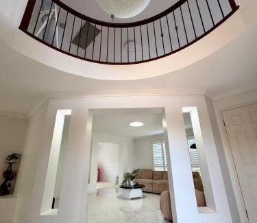 Carindale Villa | Spacious Family Retreat with Pool in Carindale