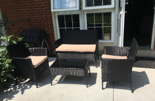 London Maison | Spacious Family Sized Townhouse with Fireplace, Patio , Parking