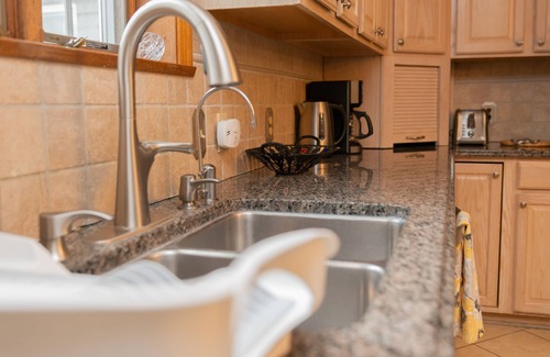 East Stroudsburg Maison | Maison privée, piscine creusée avec bain à remous et salle de jeux, à 5 min. à Shawnee, montez!