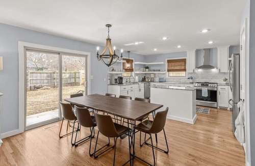 Siloam Springs Maison | Spacious Family Haven - Walk to Downtown & JBU