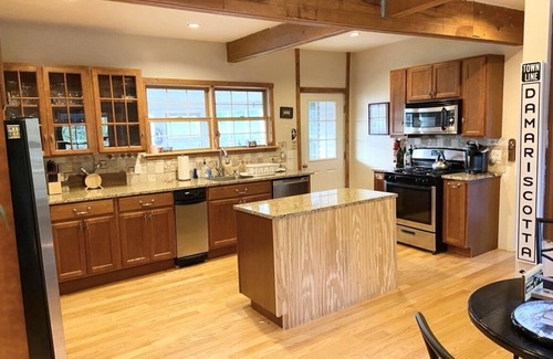 Jefferson Maison | Spacious Farmhouse on Davis Stream to Damariscotta Lake with 5 bedrooms