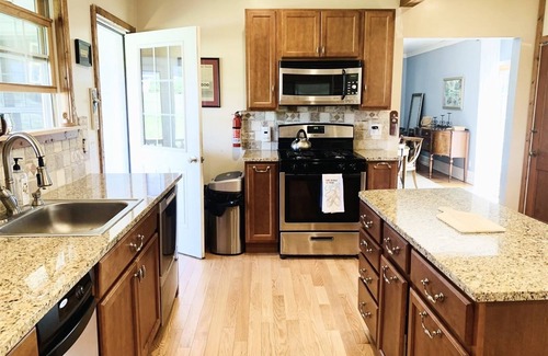 Jefferson Maison | Spacious Farmhouse on Davis Stream to Damariscotta Lake with 5 bedrooms