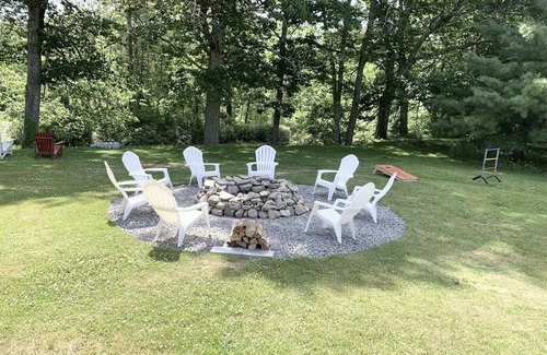 Jefferson Maison | Spacious Farmhouse on Davis Stream to Damariscotta Lake with 5 bedrooms