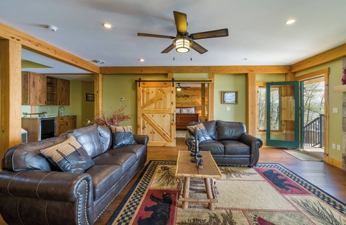 Burdett Cabine | Spacious Finger Lakes Waterfront Lodge