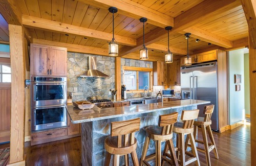 Burdett Cabine | Spacious Finger Lakes Waterfront Lodge