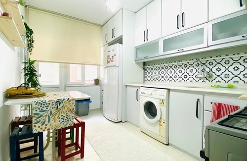Merkezefendi Appartement | Spacious Flat-NO Air Condition BUT Ceiling Fans n-4 Rooms- Central Heating 125M2