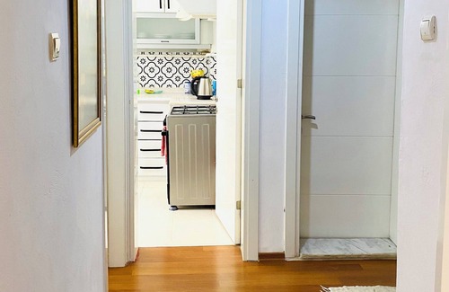 Merkezefendi Appartement | Spacious Flat-NO Air Condition BUT Ceiling Fans n-4 Rooms- Central Heating 125M2