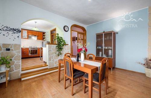 Murine Appartement | Spacious four bedroom apartment in a quite location