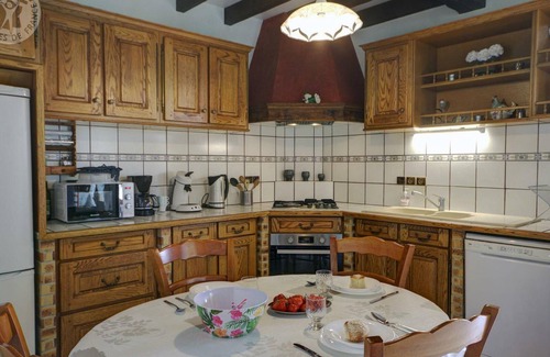 Saint-Christo-en-Jarez Cottage | Gîte familial tout confort avec jardin, salle de jeux, garage et terrasse, près de Saint-Étienne