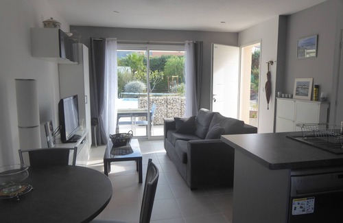 Villelongue-dels-Monts Maison | Gîte spacieux aménagé dans le jardin d’une villa avec piscine classé 4 étoiles