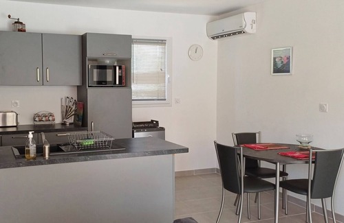 Villelongue-dels-Monts Maison | Gîte spacieux aménagé dans le jardin d’une villa avec piscine classé 4 étoiles